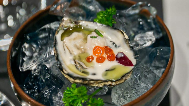 Para começar, ostras de Floripa, uma das especialidades do Hai Yo. 