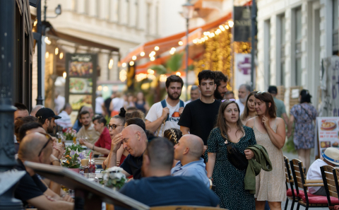 Onda de calor provoca aumento na demanda por bares e restaurantes
