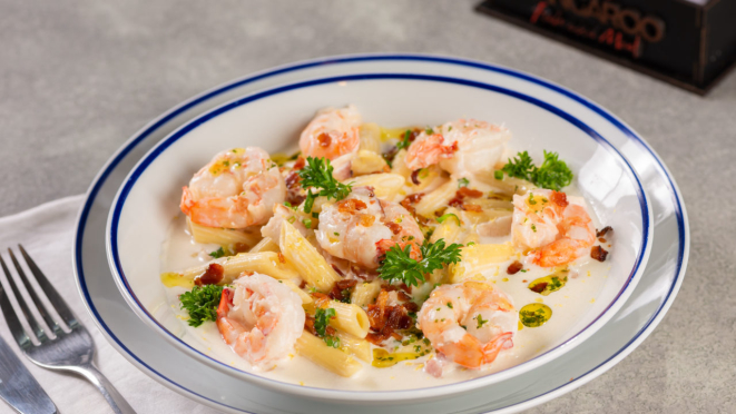 No Jangaroo, você pode escolher o penne Tasmânia, que leva bacon e camarões. 