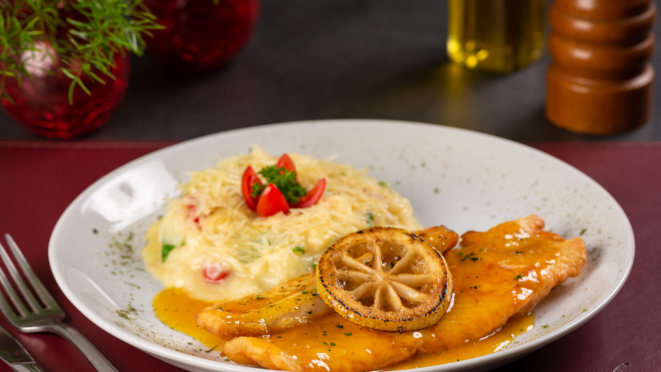 O destaque do Cenacolo é o filé de linguado ao molho cítrico de laranja, acompanhado de risoto do chef. 