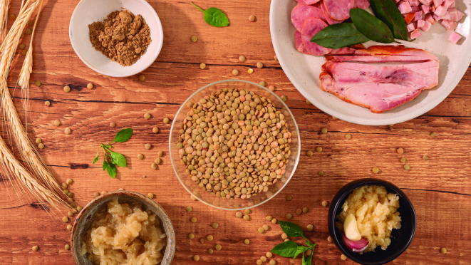 Lentilha preparada com embutidos, como bacon e calabresa, é receita tradicional para a ceia de Ano-Novo. 