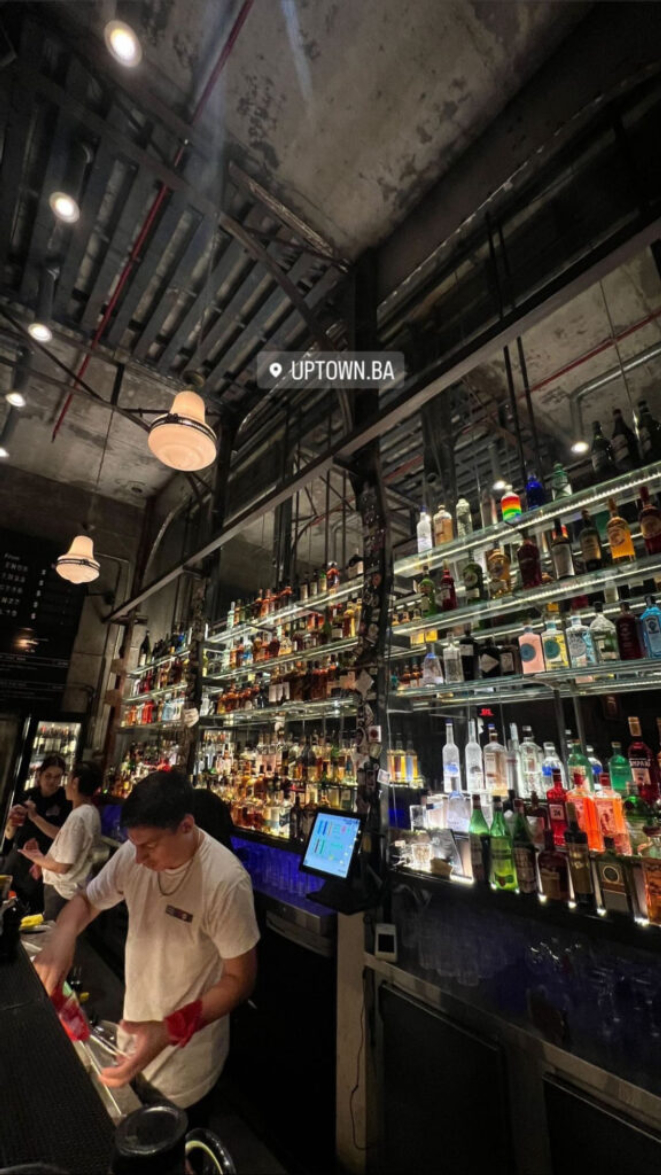 Uptown: No estilo bar secreto, transporta à Nova York. Precisa reservar se quiser mesa, as comidinhas são criativas e saborosas.