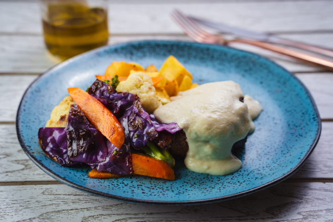 Mignon com molho gorgonzola, legumes e batata, do Ícaro Greek Food. Foto: Priscilla Fiedler