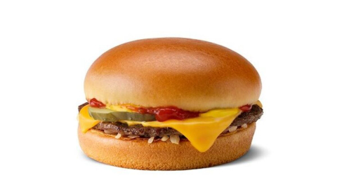 McDonald's presenteia novos cadastrados no Meu Méqui com cheeseburguer gratuito