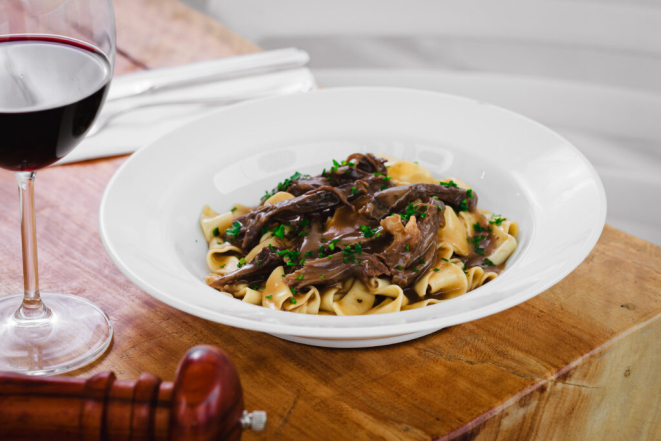 Em ambiente descontraído e acolhedor, o Luponero apresenta diferentes pratos da culinária italiana. Foto: Priscilla Fiedler