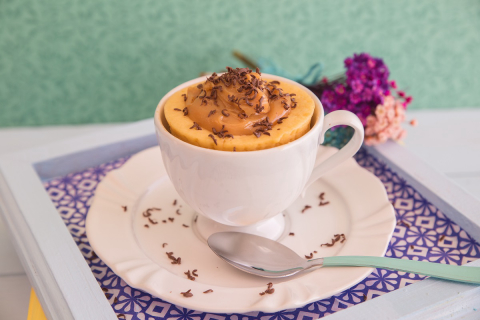 Aprenda a fazer bolo de caneca de doce de leite