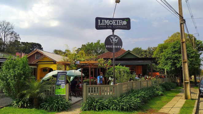 O restaurante Limoeiro fica numa linda casinha no alto do Cristo Rei. | Foto: Divulgação