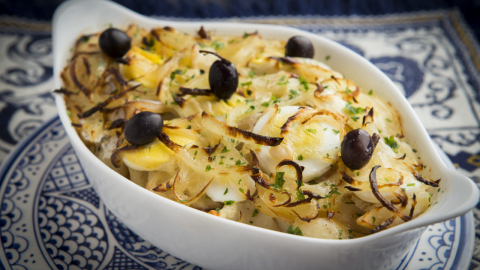 Aprenda a preparar receita de bacalhau à Gomes de Sá