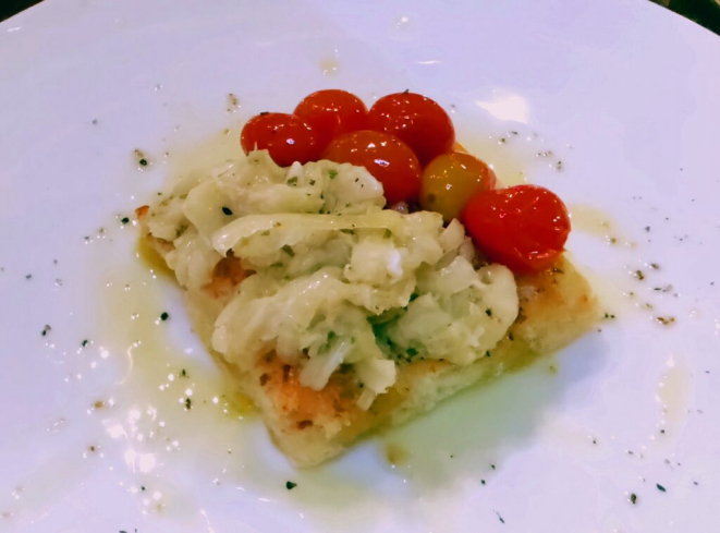 Punheta de bacalhau, entre as entradas oferecidas no menu. | Foto: Anacreon de Téos