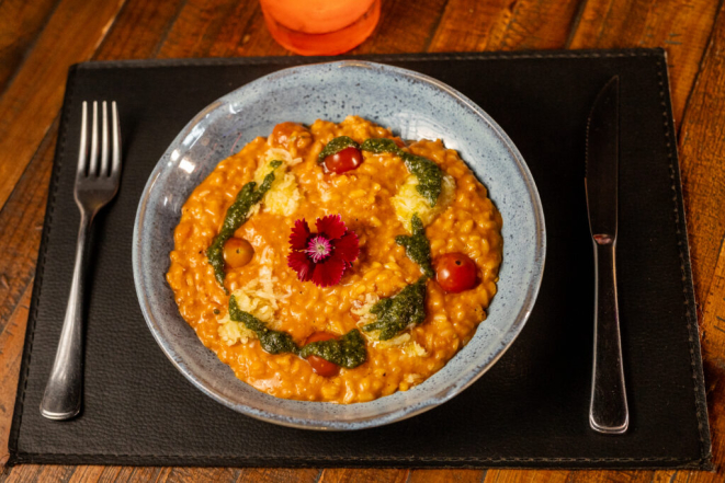 Risoto com tomate-cereja, pomodoro, parmesão e muçarela, do Wills Cais Embarcadero. Foto: Jorge Scherer