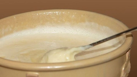 Conheça a receita original do fondue suisse, perfeito para dias frios