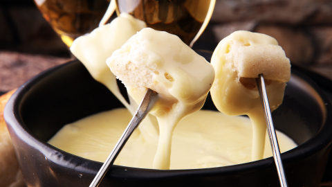 Fondue no inverno: cinco receitas deliciosas para aquecer seu paladar