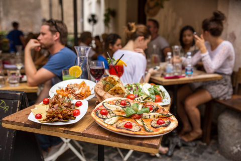 Para aproveitar o descanso. Confira restaurantes abertos neste feriado do Dia do Trabalhador