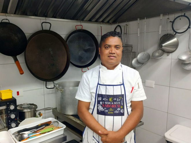 O chef Luiz Fernando Lima foi contratado para comandar a cozinha da Trapiche Pescados em seu novo espaço. | Foto: Anacreon de Téos