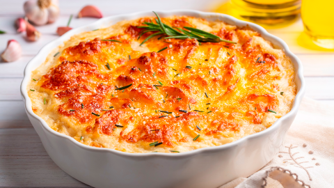 Para o fim de semana: aprenda a preparar batata de quatro queijos gratinada