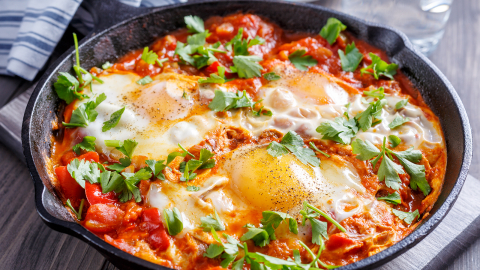 Veja como preparar Ovos de Domingo, receita tradicional do Oriente Médio