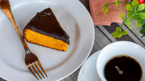 Bolo de cenoura para todos os gostos! Conheça 3 receitas deliciosas