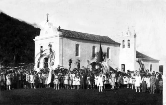 Igreja Matriz de Guaratuba foi construída com dinheiro arrecadado em uma Festa do Divino. Foto: divulgação.