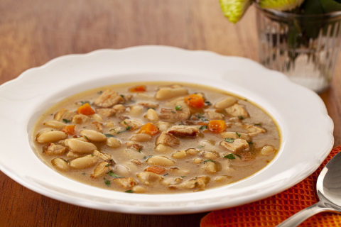Para o fim de semana de frio e chuva: prepare uma sopa cassoulet em 20 minutos