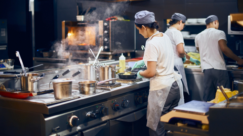 Bares e restaurantes geraram mais de 30 mil empregos em 2024