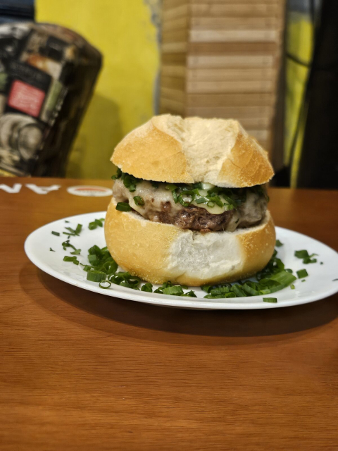 O melhor Boteco de Curitiba também faz o melhor pão com bolinho da cidade