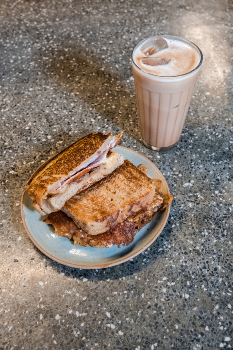 Local Pães e Cafés