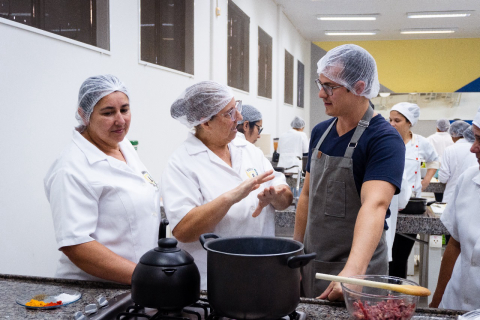 Van Cozinhar, de Rui Morschel, é a ação social vencedora do Prêmio Bom Gourmet 2024