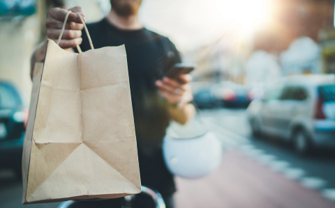 Gastos no delivery são 12% acima do registrado em restaurantes locais, aponta pesquisa