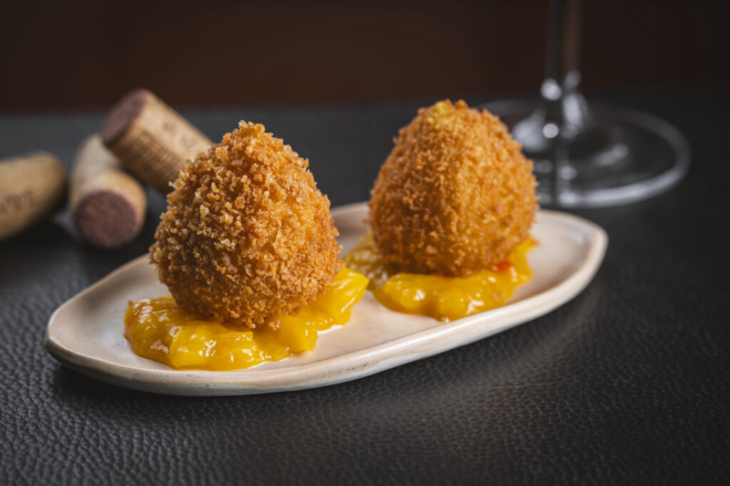 Coxinha de pernil, entrada do CurryPasta. Foto: Priscilla Fiedler.