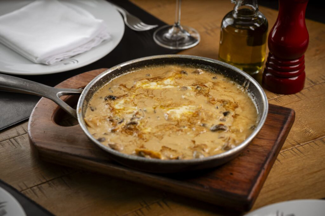 Ravioli di Carni ao molho Panna e Funghi. Foto: Priscilla Fiedler.