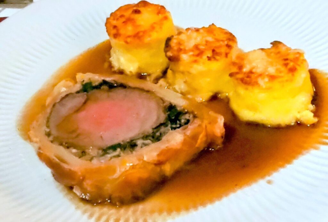 Bife Wellington com nhoques de sêmola gratinados. | Foto: Anacreon de Téos