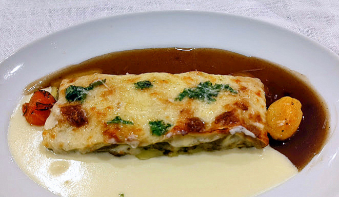 Lasagna fina de vitela, do cardápio fixo do Vezzoso. | Foto: Anacreon de Téos