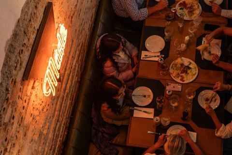 Pizzaria comemora 5 anos com inauguração de bar especializado em coquetéis italianos