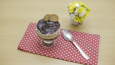 Aprenda a preparar pavê de ganache com frutas vermelhas para a sobremesa