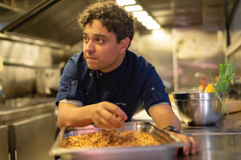 Quem é o celebrado chef que saiu da feira livre para o mundo