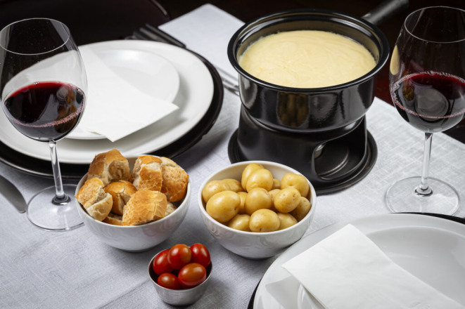 Fondue de Queijo Suíço, entrada do Petit Château. Foto: Priscilla Fiedler.