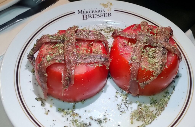 Tomates do Dinho, saborosa homenagem a um amigo da casa - também novidade. | Foto: Anacreon de Téos