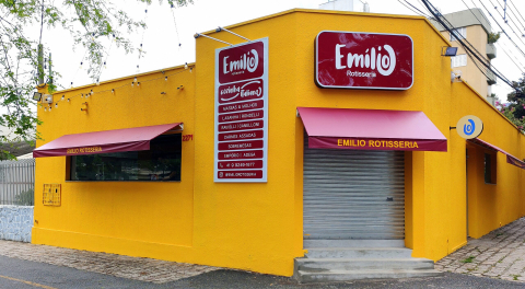 Vem aí Emílio Rotisseria. Mas quem será Emílio?