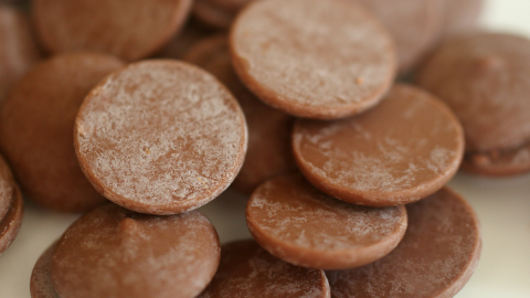 Chocolate esbranquiçado: saiba o que é o "fat bloom" e como evitar