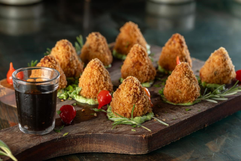 Dia da Coxinha: a receita da coxinha de pernil crocante, cremosa e sem massa que virou febre em São Paulo