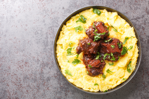 Como preparar ragu de rabada com polenta