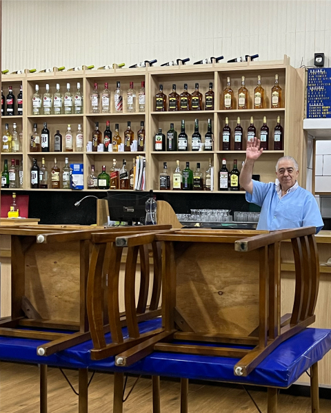 Maneko's Bar