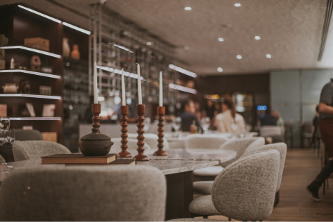 Prêmio Bom Gourmet e Artesian reconhecem restaurante com melhor ambientação de 2025