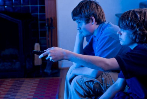 Adolescentes que não dormem o necessário podem se tornar obesos quando adultos