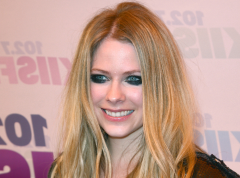 Caso Avril Lavigne chama a atenção para os males do carrapato