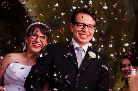 Subir ao altar de óculos vira tendência