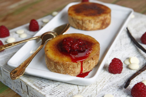 Torta brûlée de chocolate com framboesa