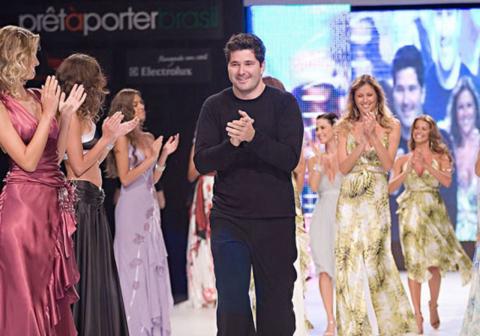 Arthur Caliman ajuda a escolher vestidos de noivas e madrinhas