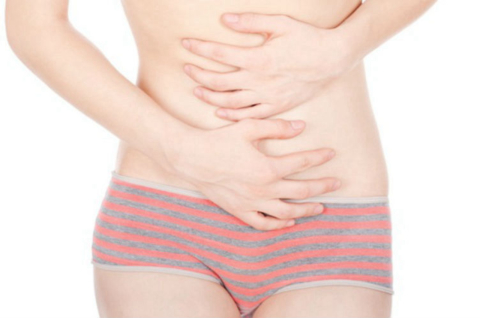 Mulheres que convivem muito menstruam ao mesmo tempo? Tiramos dúvidas sobre o tema