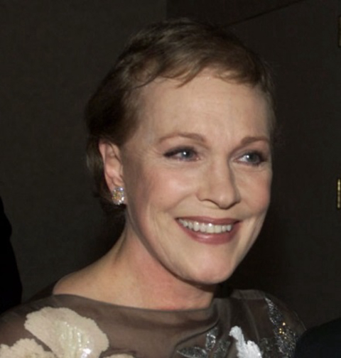 Julie Andrews chega inspiradora aos 80